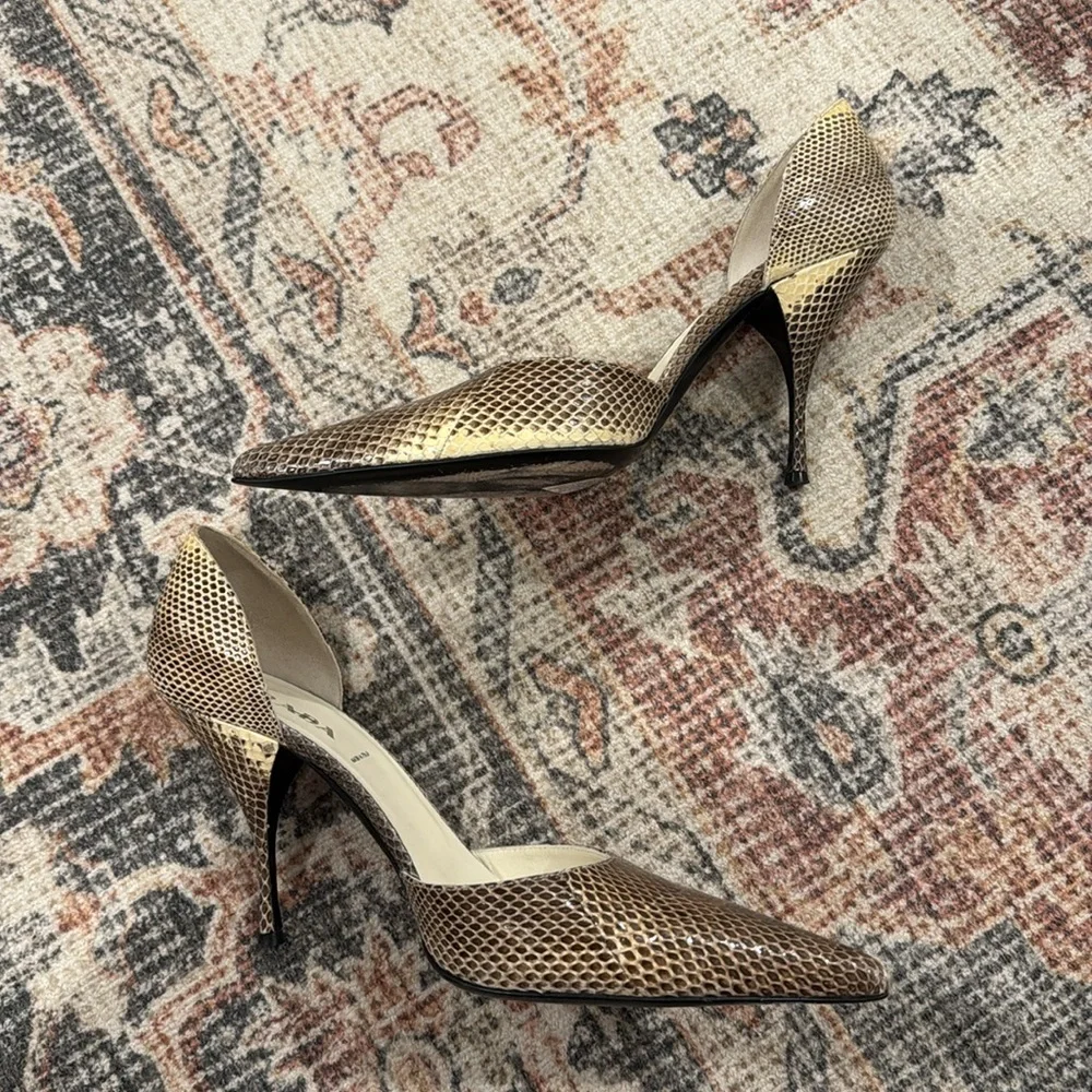 Authentic Prada Snakeskin Pointed Toe Pumps, Size 9.5 / IT 39.5 - Picture 10 of 12